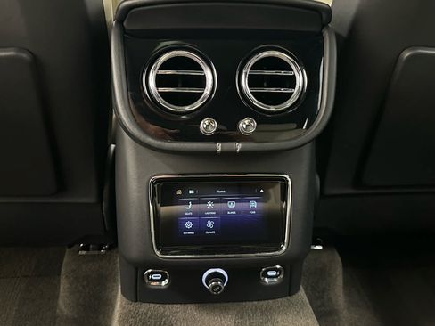 Used 2023 Bentley Bentayga AWD/4WD image 45