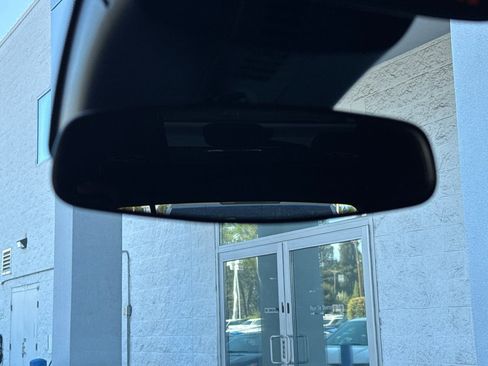 Used 2025 Chevrolet Traverse Z71 image 27