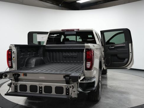 New 2026 GMC Sierra 1500 SLE image 12