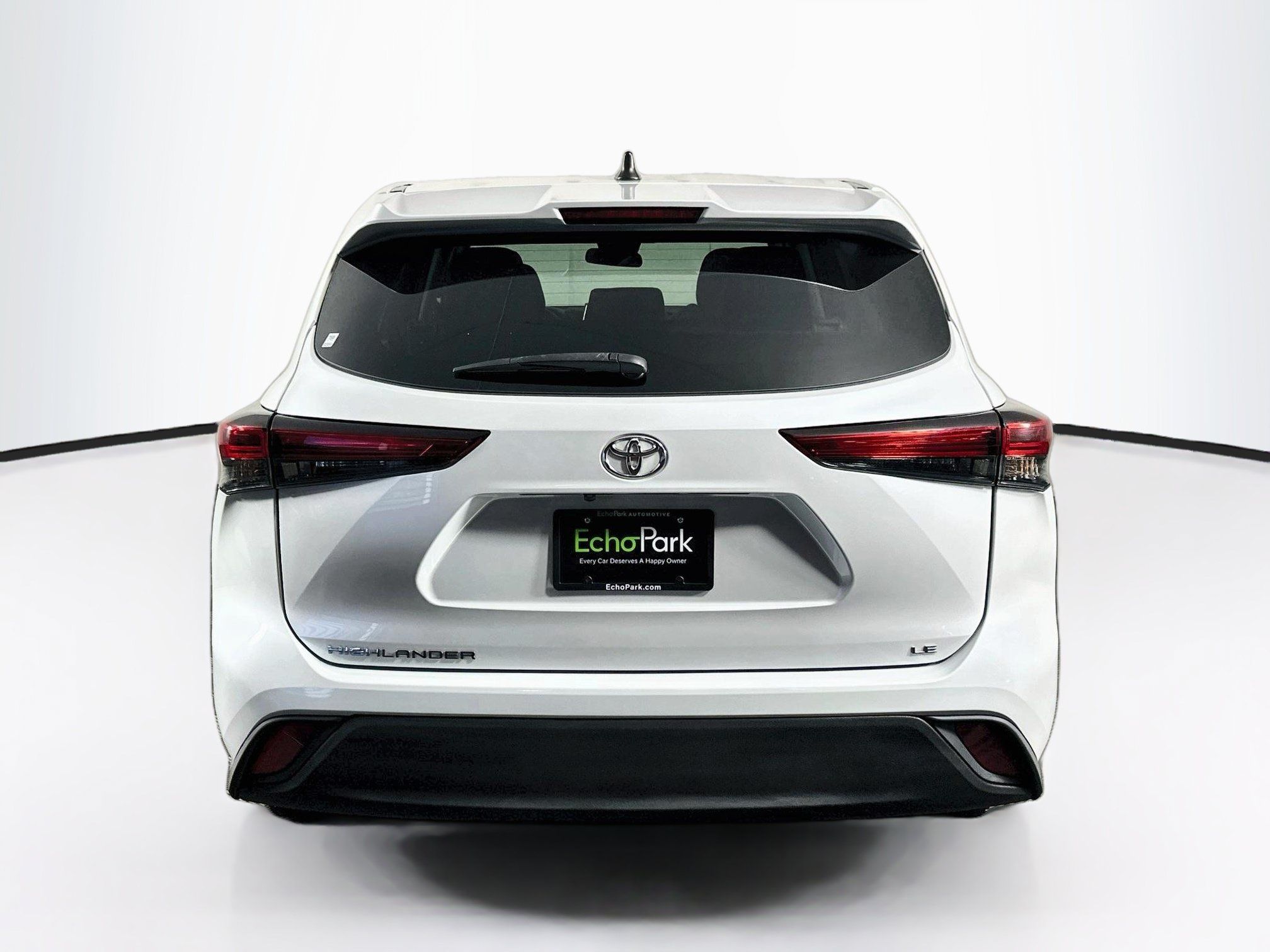 Used 2022 Toyota Highlander LE FWD image 7