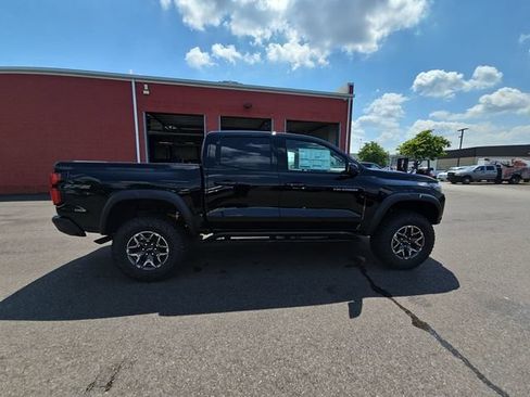 New 2026 Chevrolet Colorado ZR2 w/ Technology Package AWD/4WD image 10