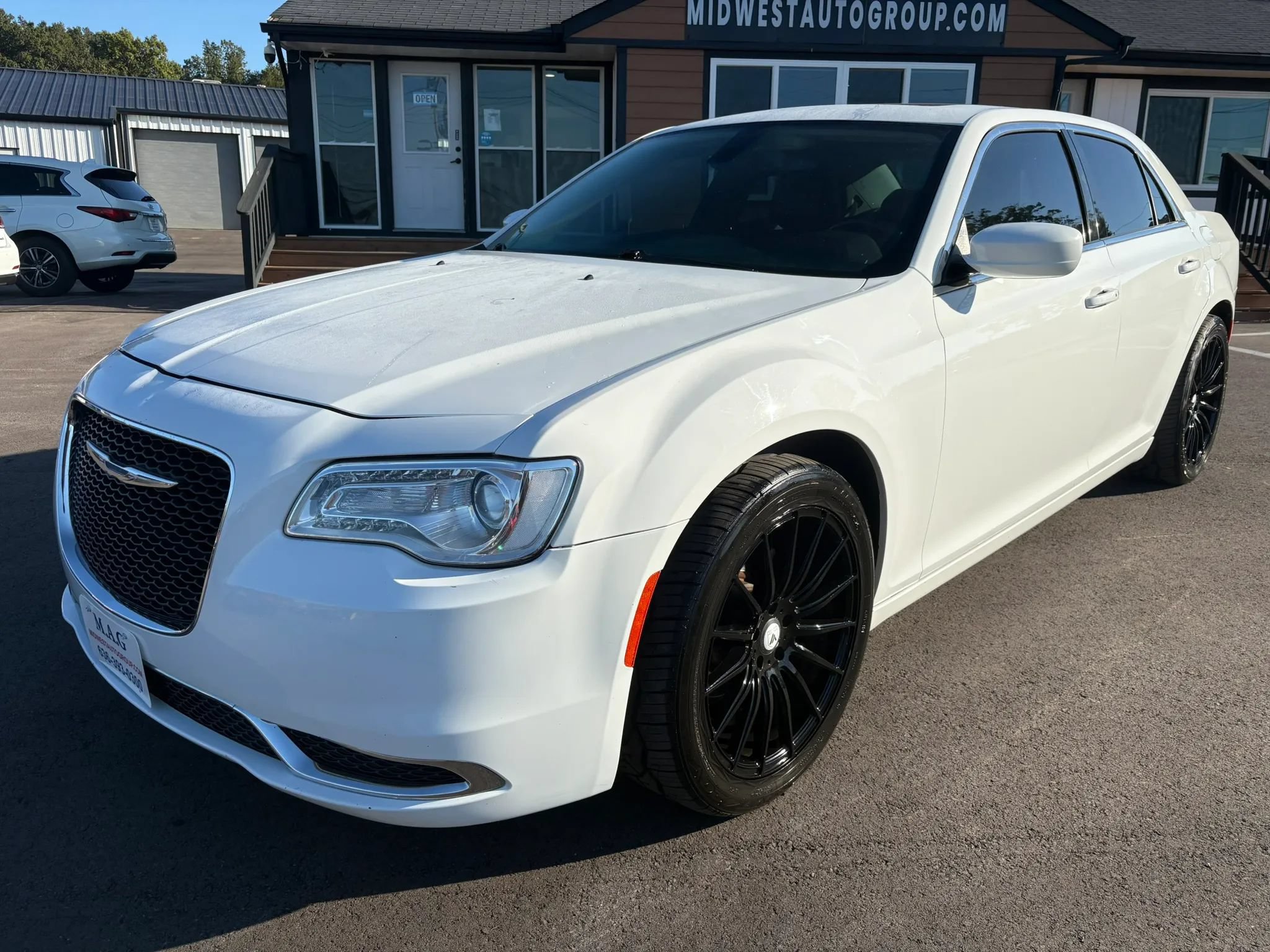 Used 2016 Chrysler 300 Limited RWD image 2