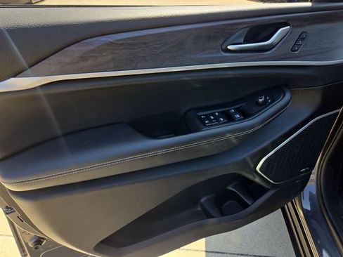 Used 2021 Jeep Grand Cherokee L Limited RWD image 22
