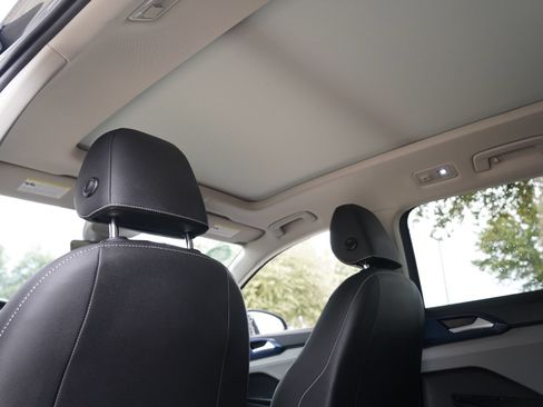 Certified 2024 Volkswagen Taos SE FWD image 26
