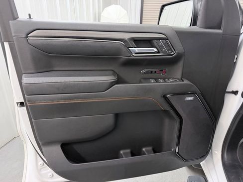 Used 2023 GMC Sierra 1500 AT4 w/ Technology Package AWD/4WD image 11