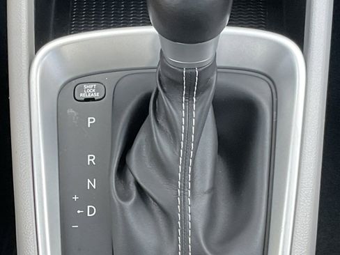 Used 2025 Hyundai Venue SEL FWD image 16