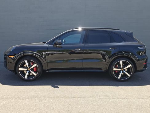New 2026 Porsche Cayenne GTS AWD/4WD image 2