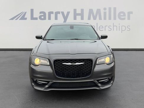 Used 2018 Chrysler 300 S w/ 300S Premium Group image 8