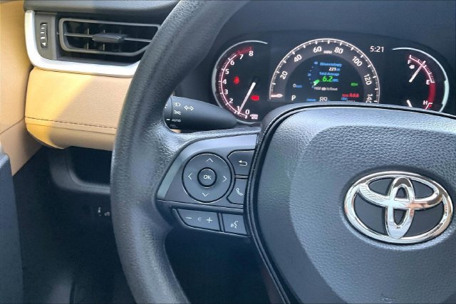 Used 2025 Toyota RAV4 XLE AWD/4WD image 16