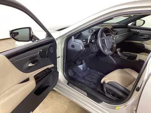 Used 2019 Lexus ES 350 w/ Accessory Package FWD image 9