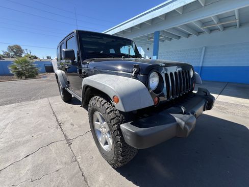 Used 2012 Jeep Wrangler Unlimited Rubicon w/ Connectivity Group image 1