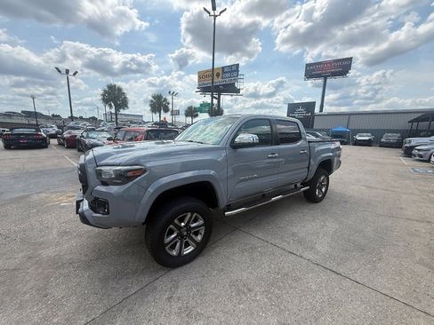 Used 2019 Toyota Tacoma SR image 11