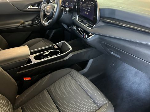 Used 2025 Chevrolet Equinox LT AWD/4WD image 16