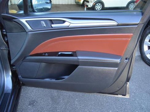 Used 2016 Ford Fusion SE w/ Equipment Group 202A image 28