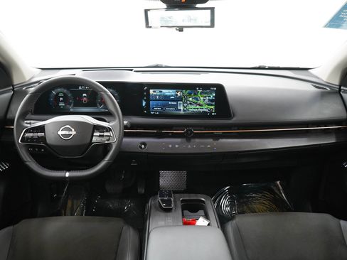 Used 2025 Nissan Ariya AWD image 17