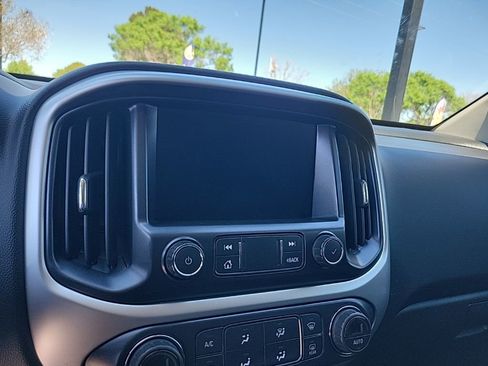 Used 2019 Chevrolet Colorado ZR2 image 24