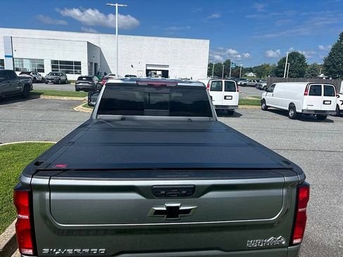 Used 2025 Chevrolet Silverado 2500 High Country w/ Technology Package AWD/4WD image 10