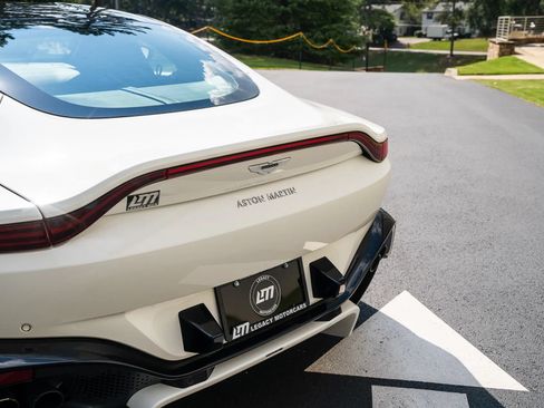 Used 2019 Aston Martin V8 Vantage Coupe RWD image 19