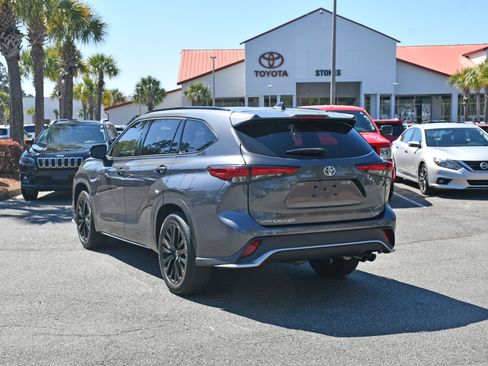 Used 2023 Toyota Highlander XSE image 3