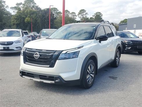 Used 2023 Nissan Pathfinder SL w/ Lighting Package (N92) image 5