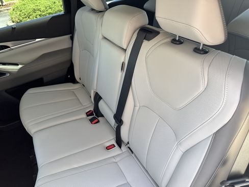 Used 2026 INFINITI QX60 Luxe w/ Cargo Package FWD image 19