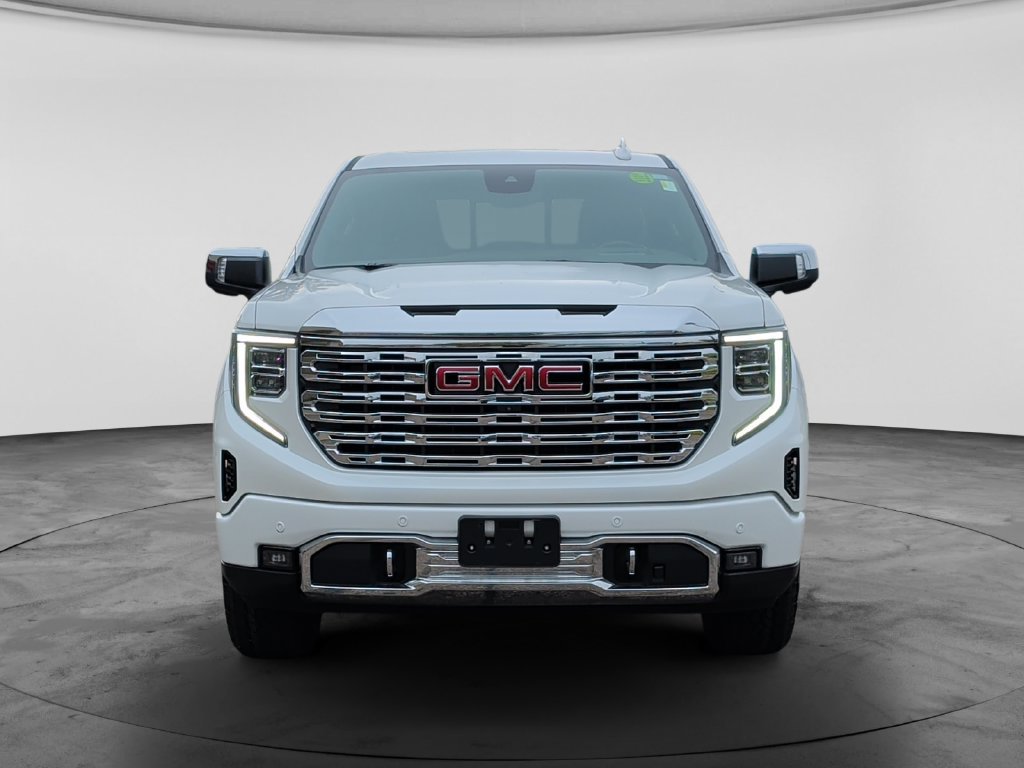 Used 2023 GMC Sierra 1500 Denali w/ Technology Package AWD/4WD image 2