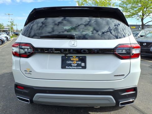 Certified 2024 Honda Pilot Touring image 11