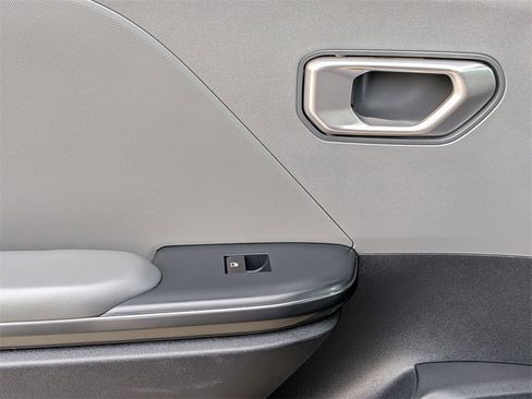 Used 2025 Kia K4 LXS image 26