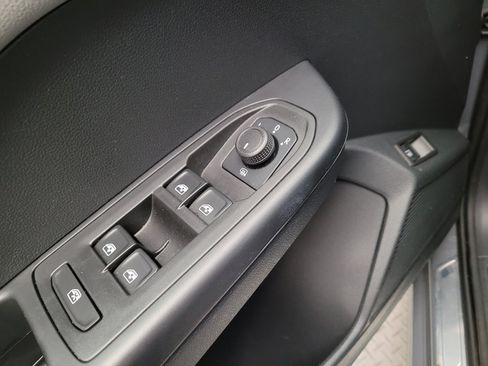 Used 2023 Volkswagen Taos SE w/ Panoramic Sunroof Package FWD image 27
