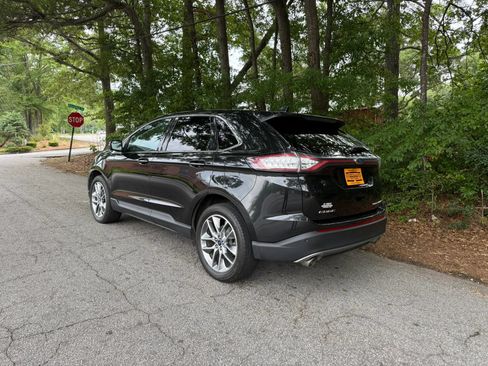 Used 2015 Ford Edge Titanium w/ Technology Package FWD image 3