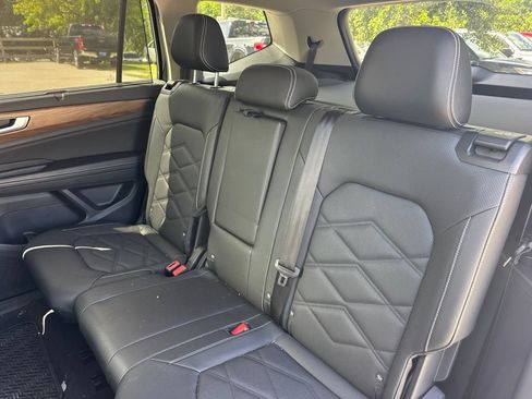 Used 2025 Volkswagen Atlas SE FWD image 11