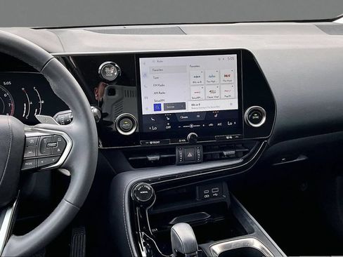Used 2023 Lexus NX 250 FWD w/ Towing Package (2000 Lbs) image 6