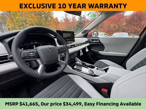 New 2025 Mitsubishi Outlander SE image 9