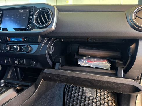 Used 2020 Toyota Tacoma TRD Sport AWD/4WD image 47