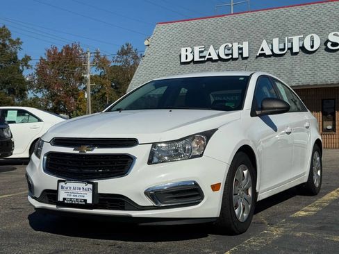 Used 2016 Chevrolet Cruze LS FWD image 3
