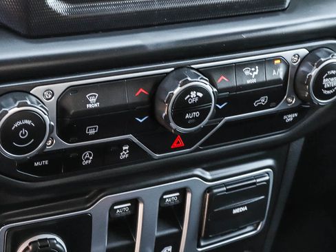 Used 2018 Jeep Wrangler Sport AWD/4WD image 21