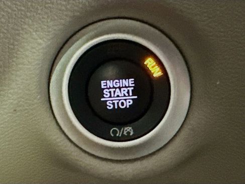 Used 2024 Chrysler Pacifica Touring-L image 26