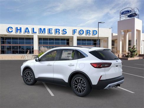 Used 2025 Ford Escape SE w/ Class II Trailer Tow Package image 4