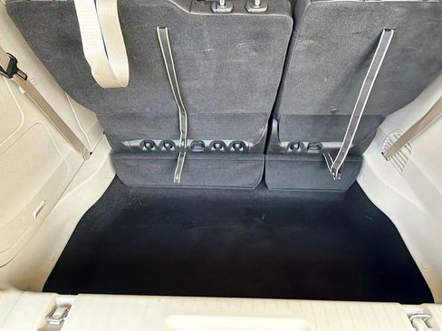 Used 2024 Chrysler Pacifica Select image 28