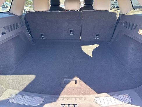 Used 2025 Lincoln Nautilus Premier w/ Jet Appearance Package image 25