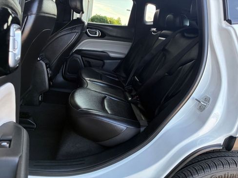 Used 2025 Jeep Compass Limited image 38