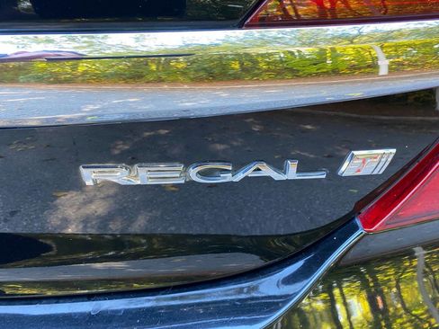 Used 2017 Buick Regal Sport Touring image 37