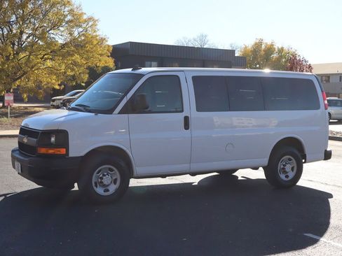 Used 2017 Chevrolet Express 2500 LS image 10