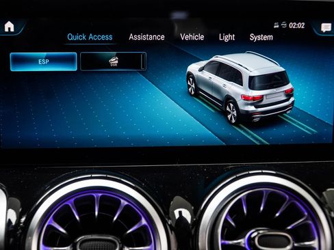 Used 2022 Mercedes-Benz GLB 250 4MATIC w/ Premium Package Lite image 27