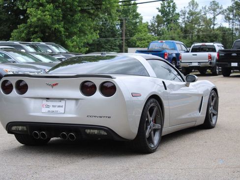 Used 2005 Chevrolet Corvette Coupe w/ Preferred Equipment Group RWD image 8
