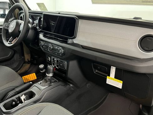 New 2025 Jeep Gladiator Sport image 23