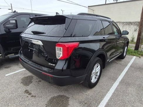 Used 2023 Ford Explorer XLT AWD/4WD image 4
