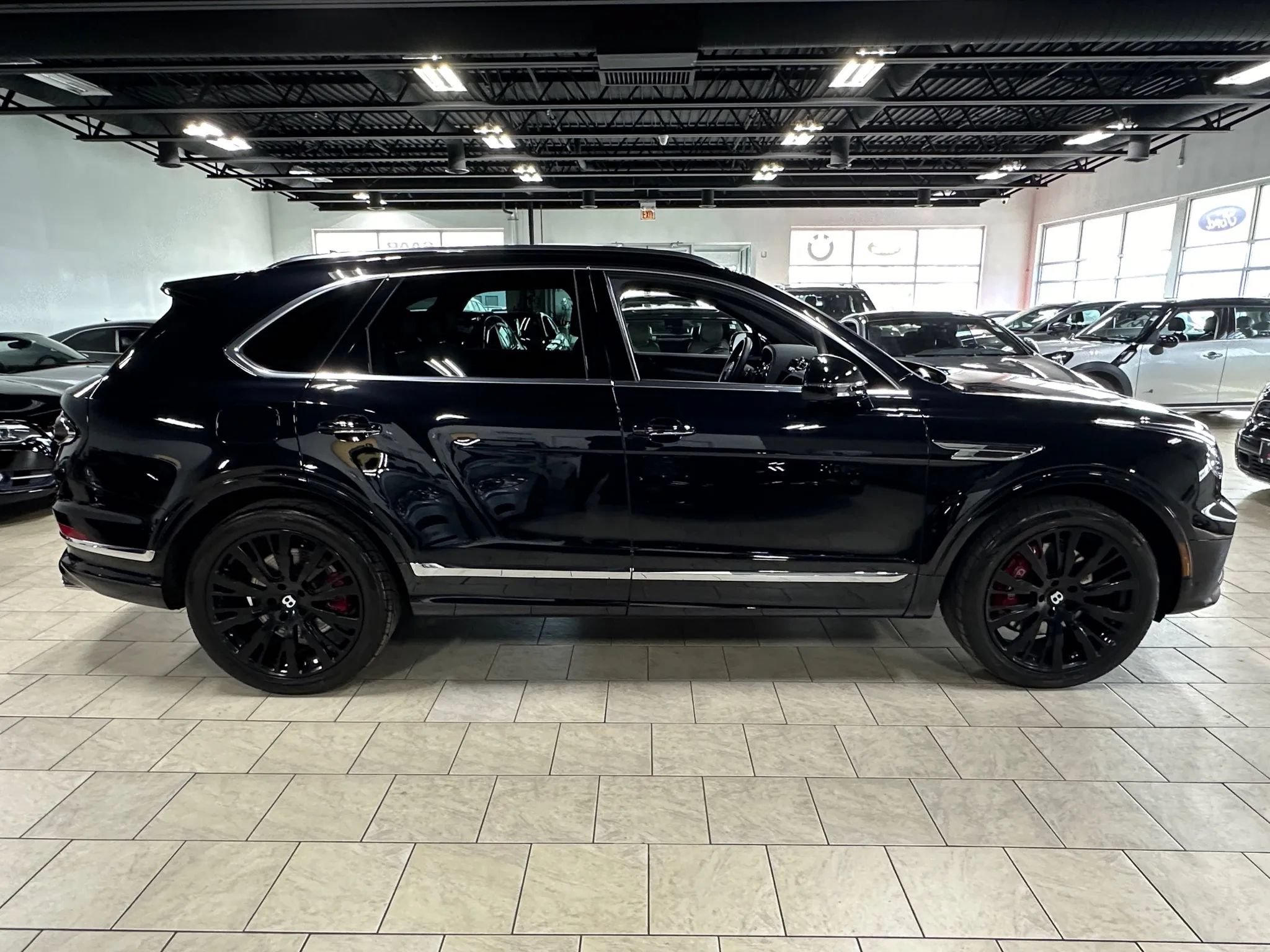 Used 2021 Bentley Bentayga AWD/4WD image 23