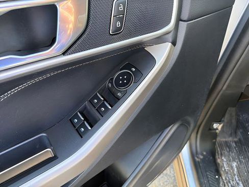 Used 2022 Ford Explorer XLT w/ Equipment Group 202A AWD/4WD image 18