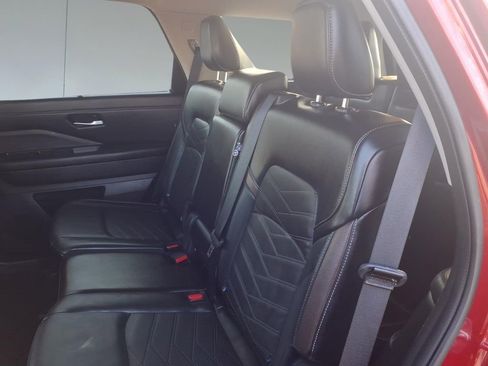 Used 2024 Nissan Pathfinder Platinum w/ Cargo Package image 27